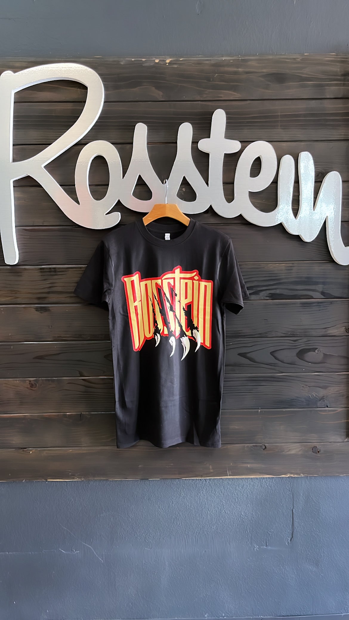 Claw logo tee